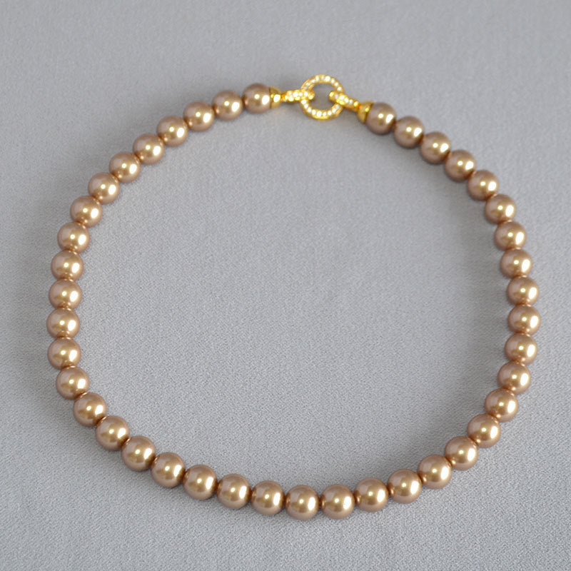 Klassinen Helmi Kaulakoru ajattomalla viehätyksellä