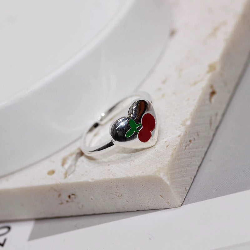 Klassinen Sormus ajattomalla viehätyksellä