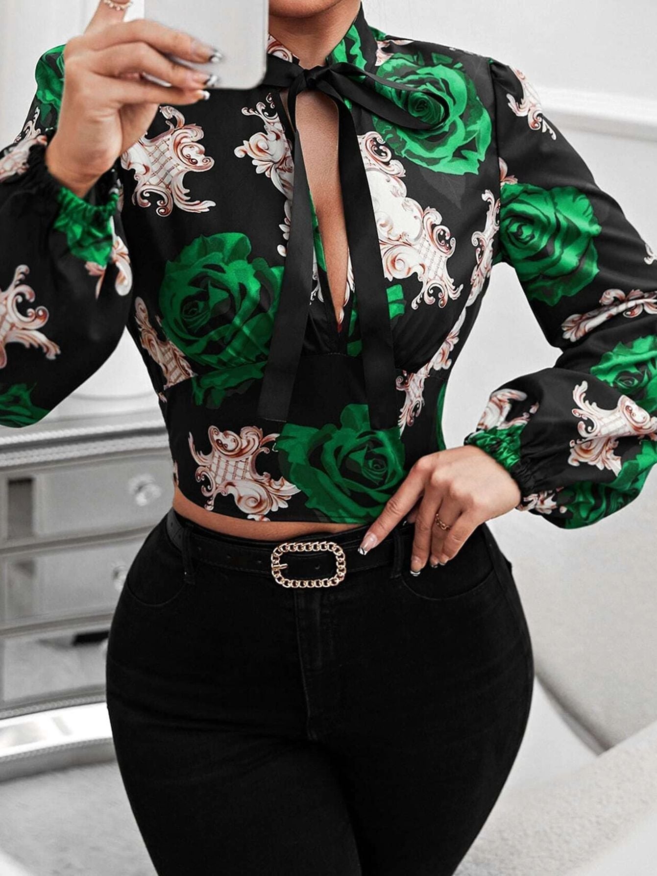 Effortlessly Elegant Blouse with a Timeless Design
