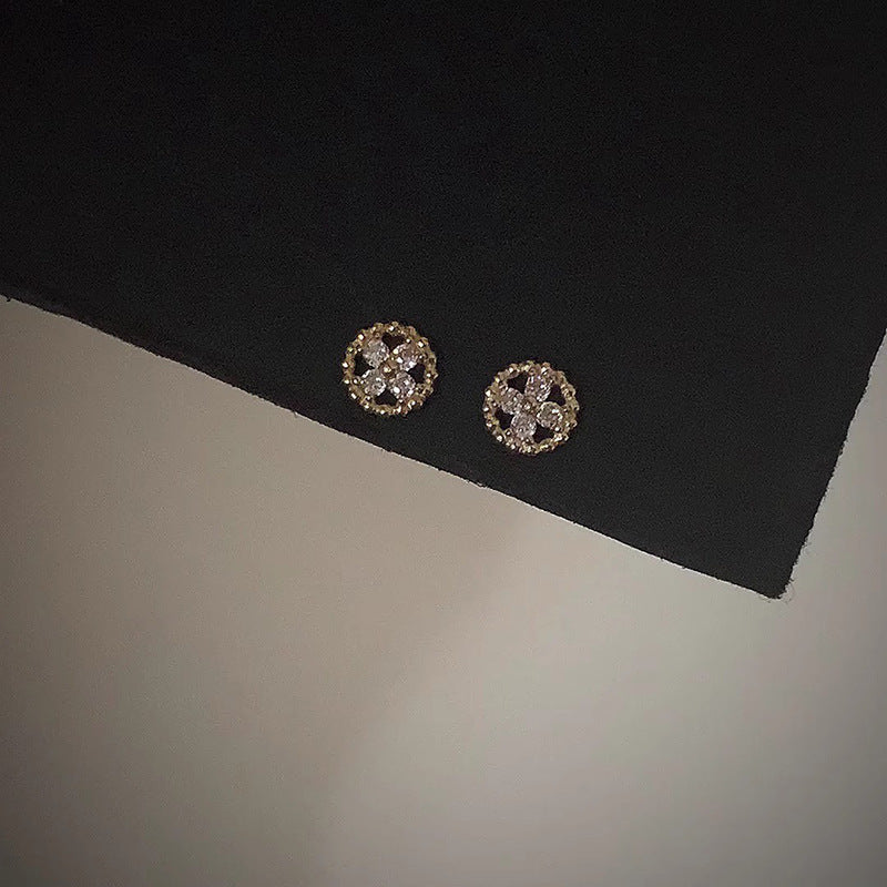 Elegantti Korvarengas jokaiseen tilaisuuteen