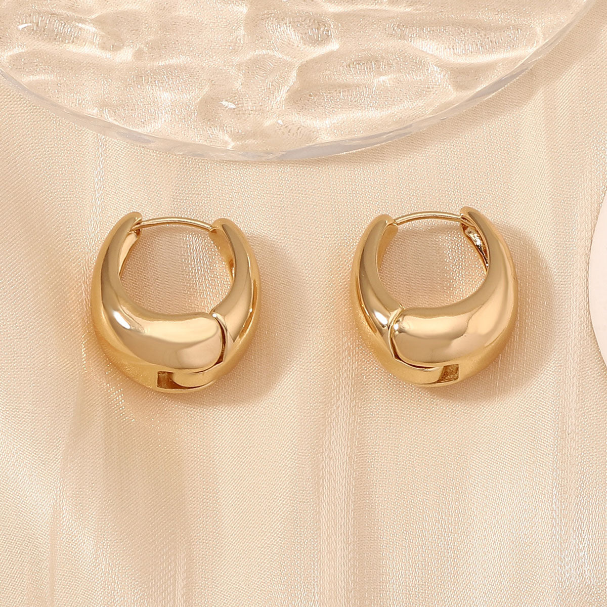 Hurmaava Korvarengas jokaiseen tilaisuuteen