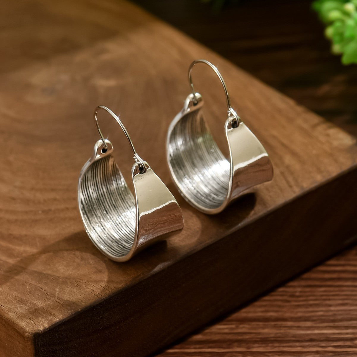 Elegantti Korvarengas jokaiseen tilaisuuteen