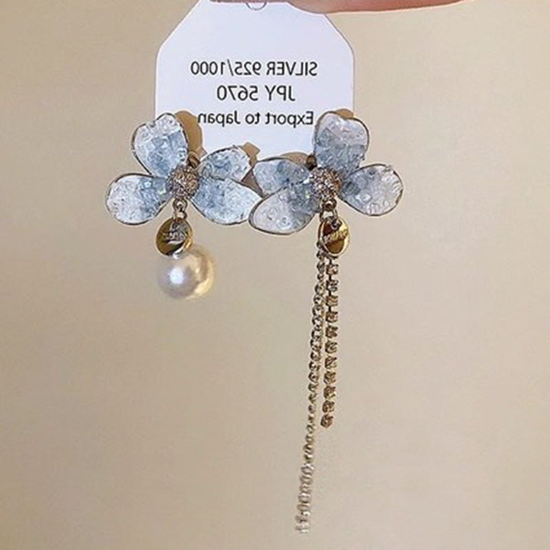 Kaunis Korvarengas ainutlaatuisella tyylillä