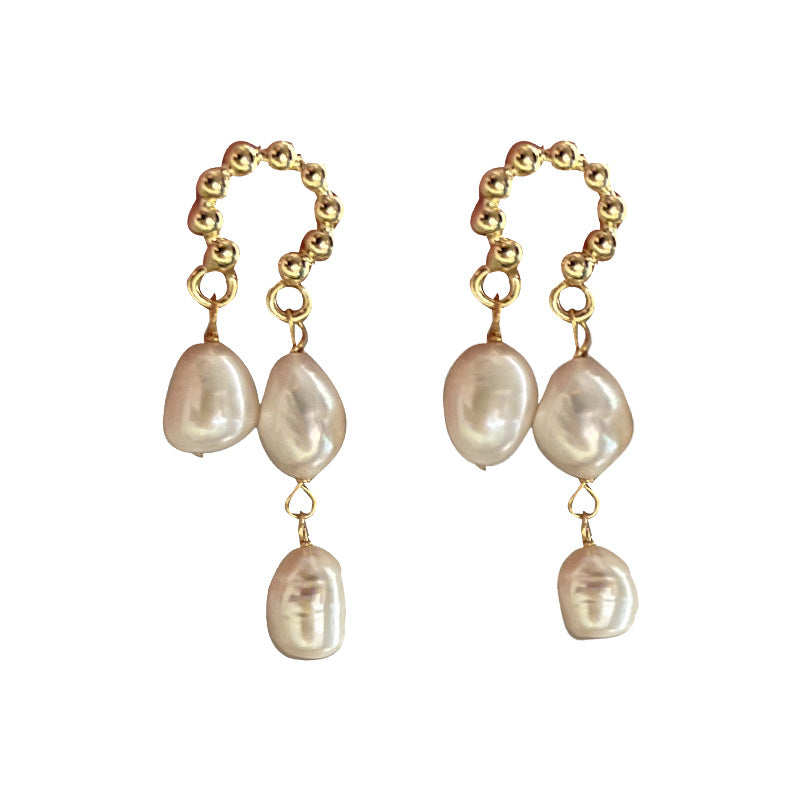 Kaunis Helmi Korvarengas ainutlaatuisella tyylillä