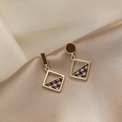 Elegantti Korvarengas jokaiseen tilaisuuteen