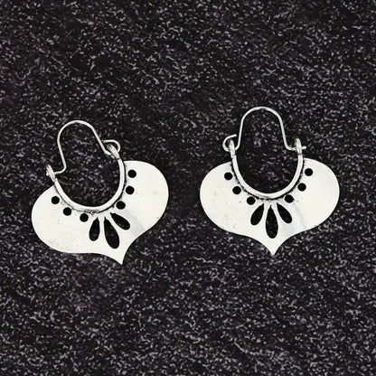 Klassinen Sormus ajattomalla viehätyksellä