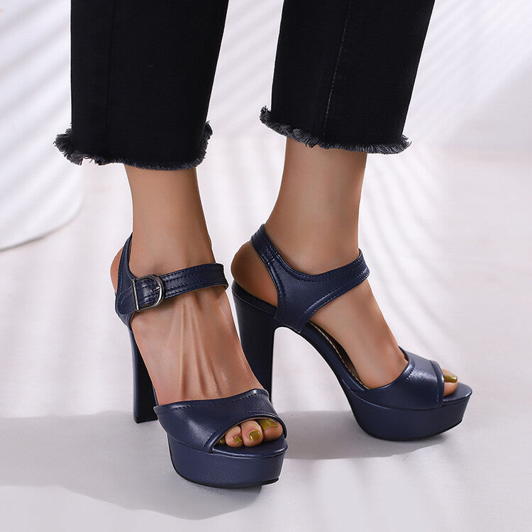 Klassiset Ortopediset Sandaalit Ajattomalla Tyylillä