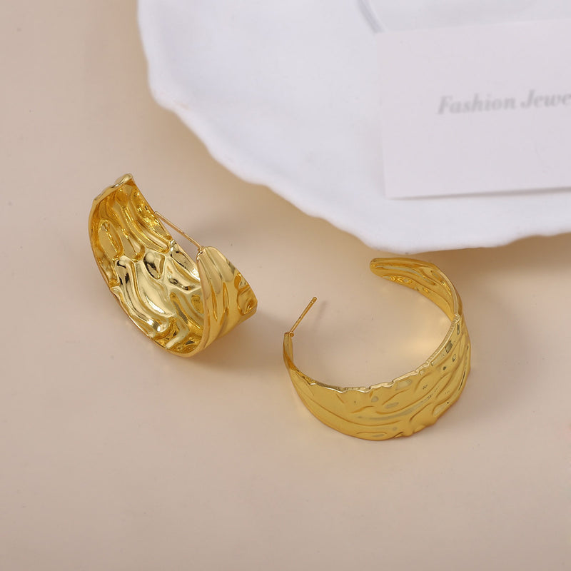 Klassinen Korvarengas ajattomalla viehätyksellä