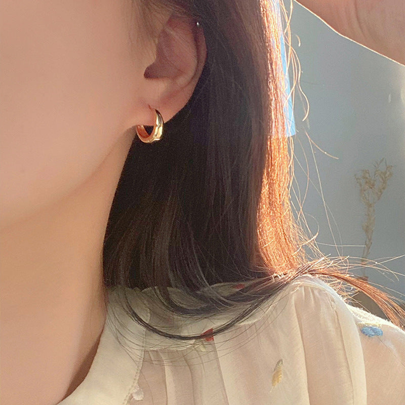 Kaunis Kulta Korvarengas ainutlaatuisella tyylillä