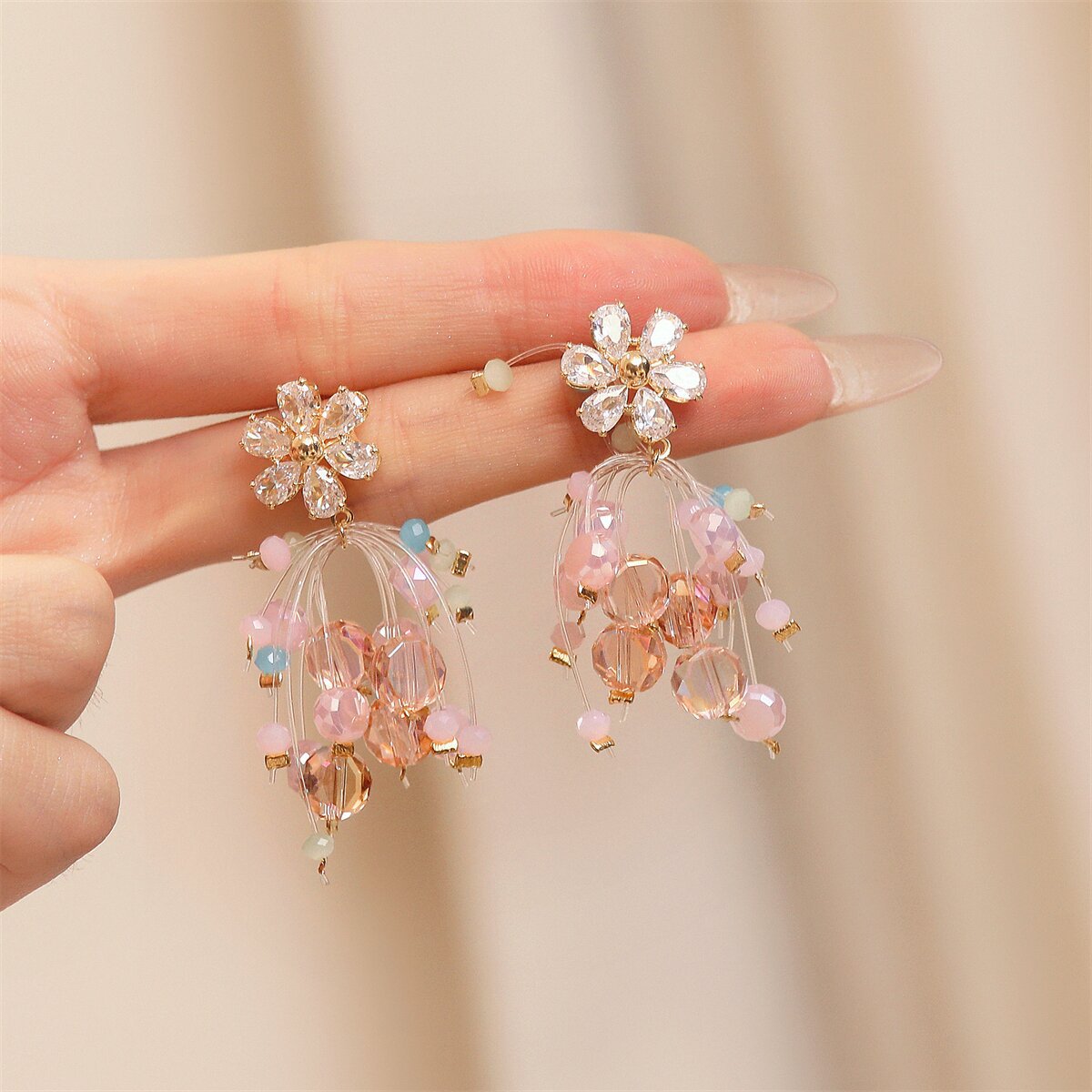 Elegantti Korvarengas jokaiseen tilaisuuteen