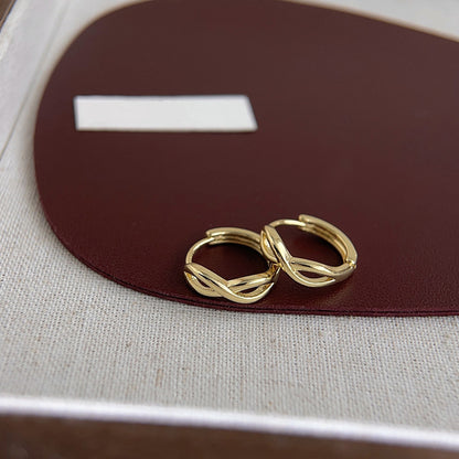 Klassinen Korvarengas ajattomalla viehätyksellä