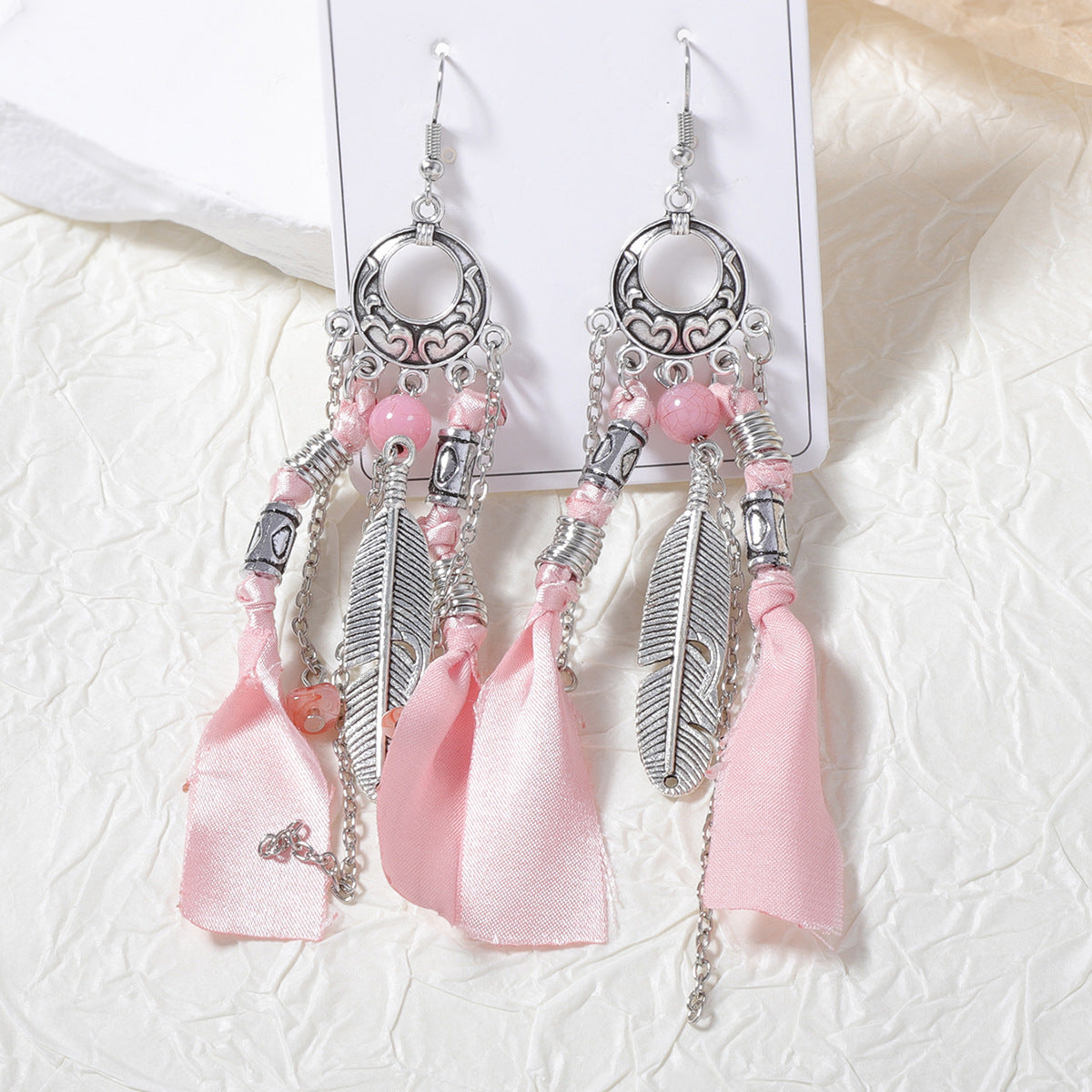 Klassinen Hopea Riipus ajattomalla viehätyksellä