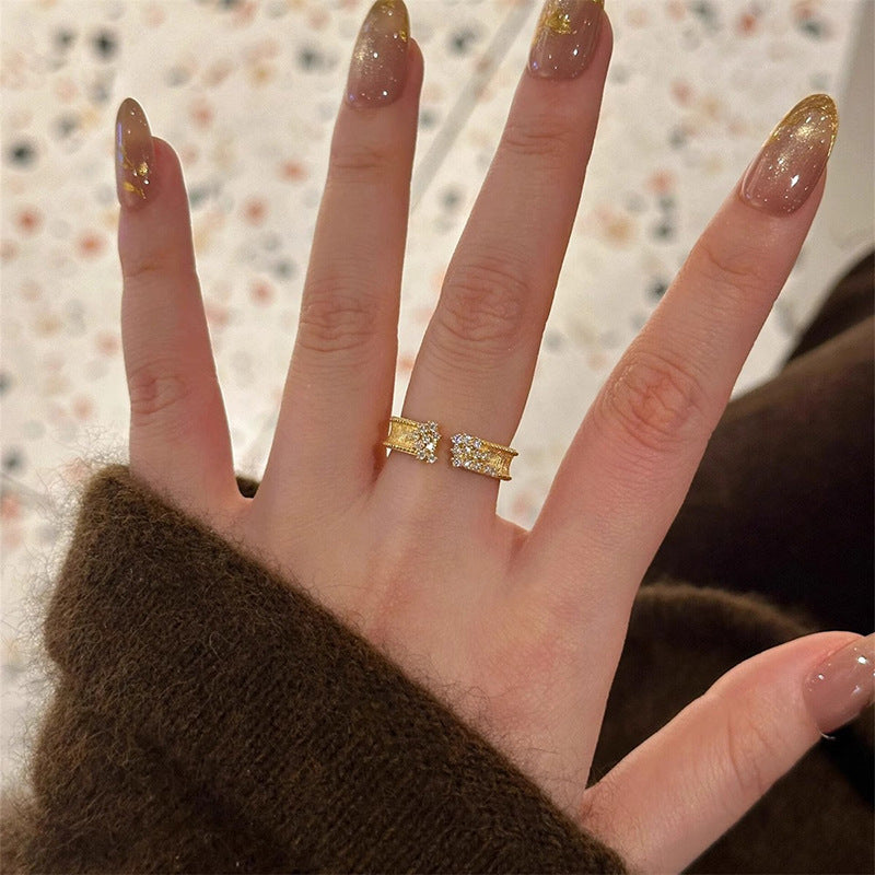 Elegantti Sormus jokaiseen tilaisuuteen