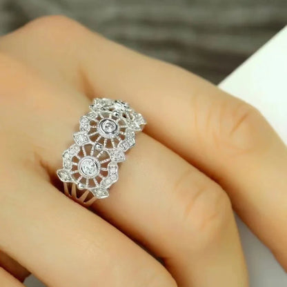 Klassinen Sormus ajattomalla viehätyksellä