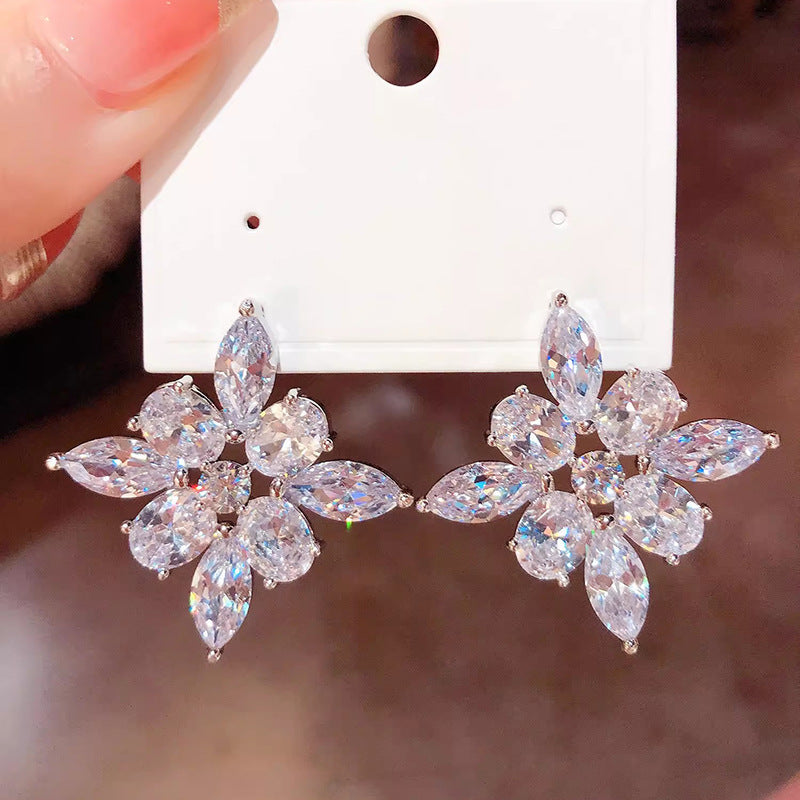 Elegantti Korvarengas jokaiseen tilaisuuteen