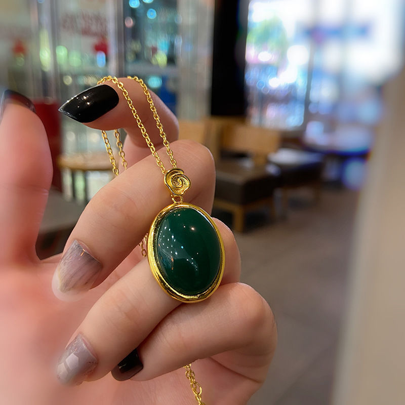 Hurmaava Kaulakoru jokaiseen tilaisuuteen