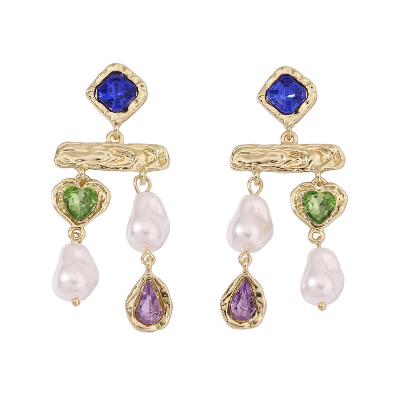 Kaunis Helmi Korvarengas ainutlaatuisella tyylillä