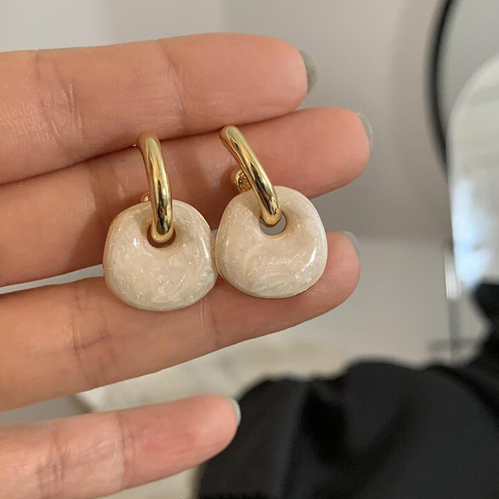 Kaunis Korvarengas ainutlaatuisella tyylillä