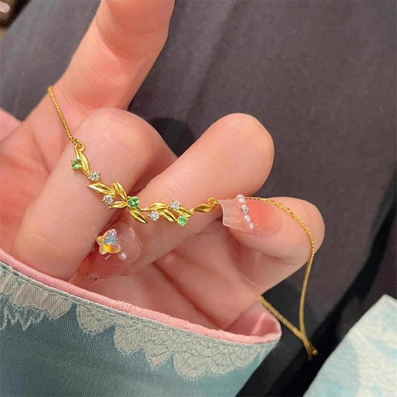 Klassinen Kaulakoru ajattomalla viehätyksellä