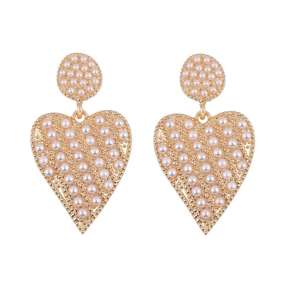 Hurmaava Helmi Korvarengas jokaiseen tilaisuuteen