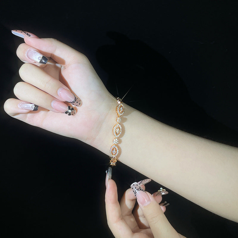 Kaunis Rannekoru ainutlaatuisella tyylillä