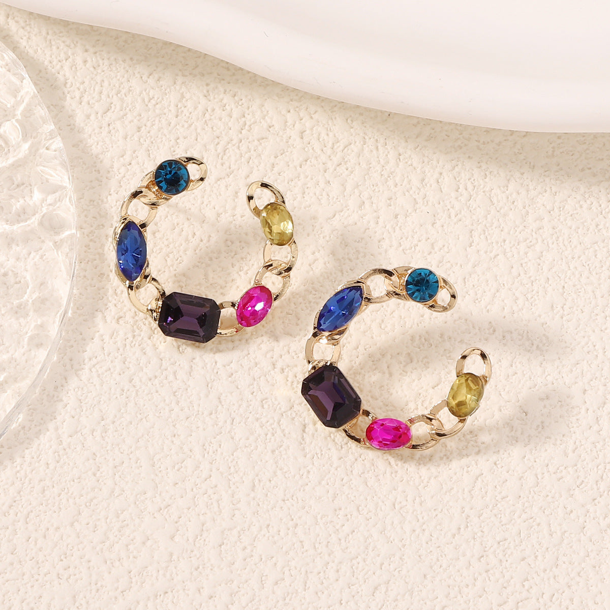 Kaunis Korvarengas ainutlaatuisella tyylillä