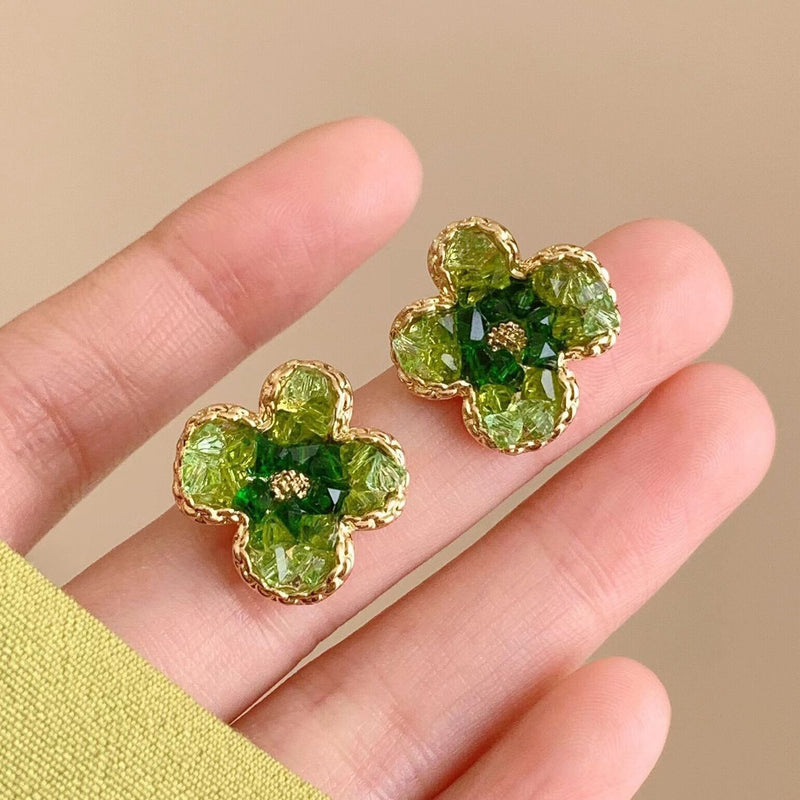 Elegantti Korvarengas jokaiseen tilaisuuteen