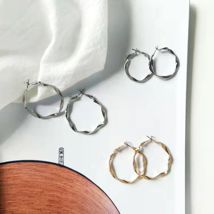 Kaunis Korvarengas ainutlaatuisella tyylillä