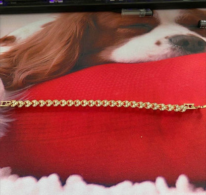 Klassinen Rannekoru ajattomalla viehätyksellä