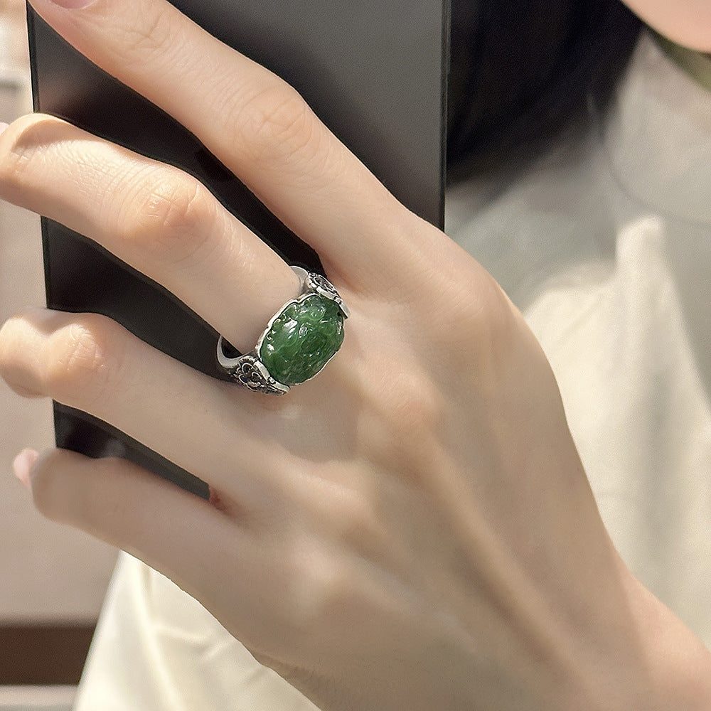 Elegantti Hopea Sormus jokaiseen tilaisuuteen