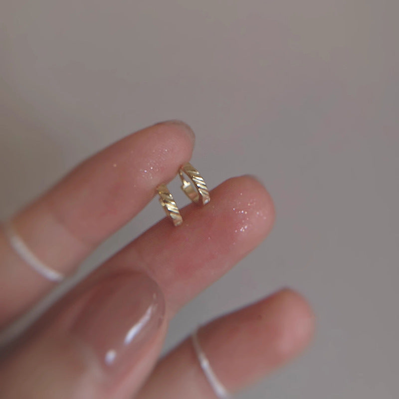 Kaunis Korvarengas ainutlaatuisella tyylillä