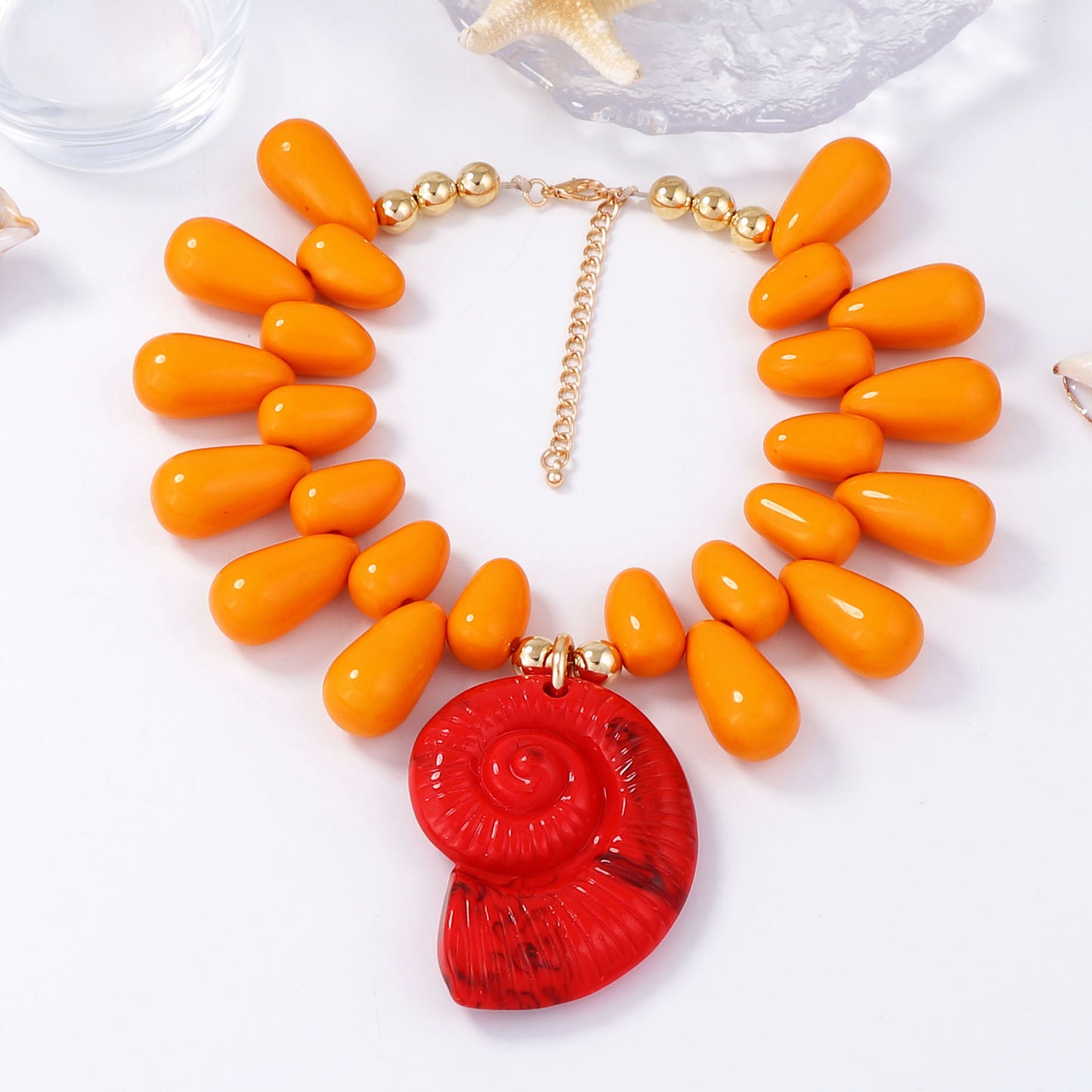 Klassinen Kaulakoru ajattomalla viehätyksellä