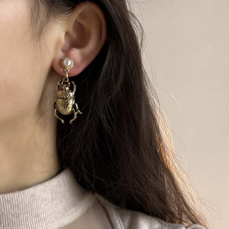 Klassinen Helmi Korvarengas ajattomalla viehätyksellä