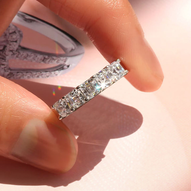 Hurmaava Sormus jokaiseen tilaisuuteen