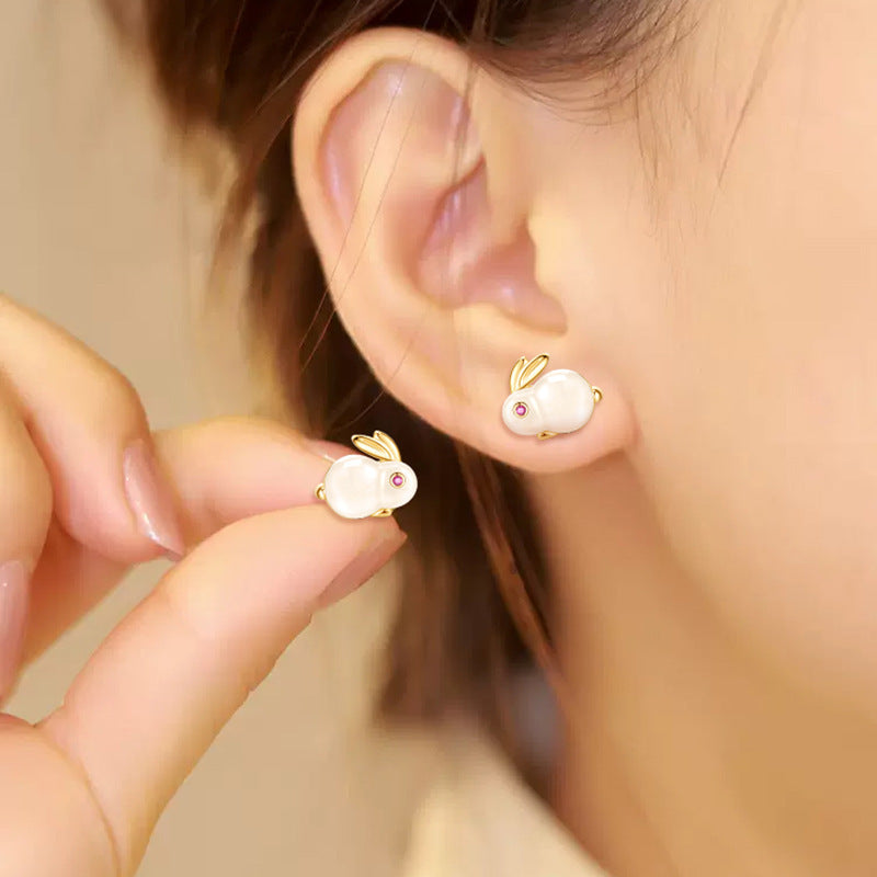 Kaunis Korvarengas ainutlaatuisella tyylillä