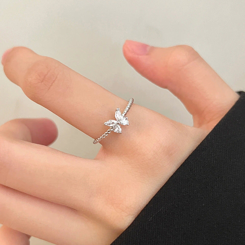 Kaunis Sormus ainutlaatuisella tyylillä