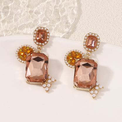 Hurmaava Helmi Korvarengas jokaiseen tilaisuuteen