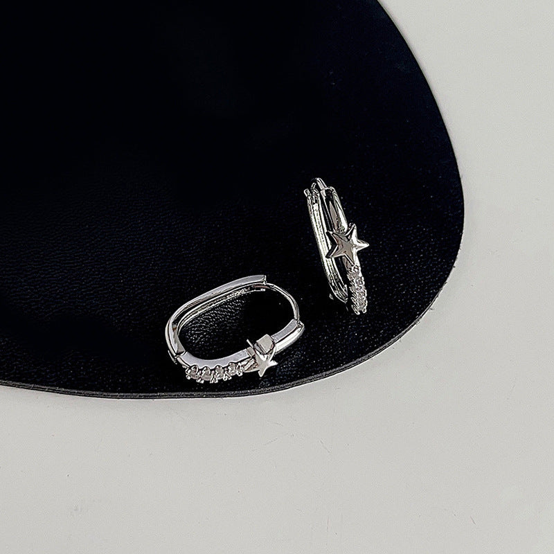 Kaunis Korvarengas ainutlaatuisella tyylillä