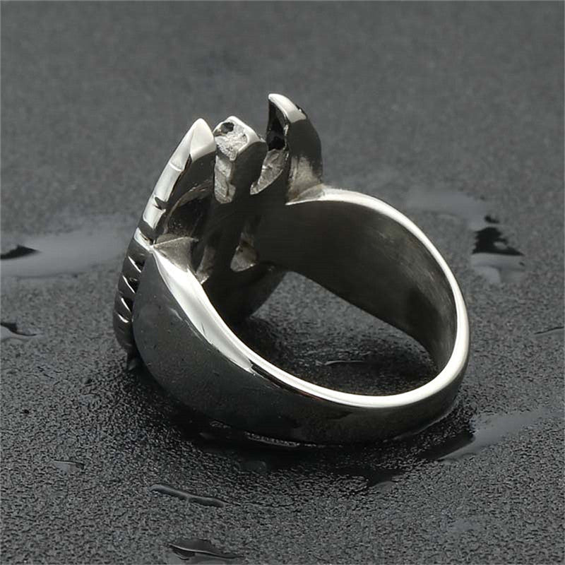 Klassinen Sormus ajattomalla viehätyksellä