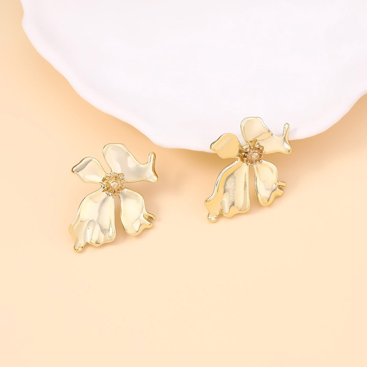 Klassinen Korvarengas ajattomalla viehätyksellä