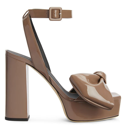 Kauniisti Valmistetut Ortopediset Sandaalit