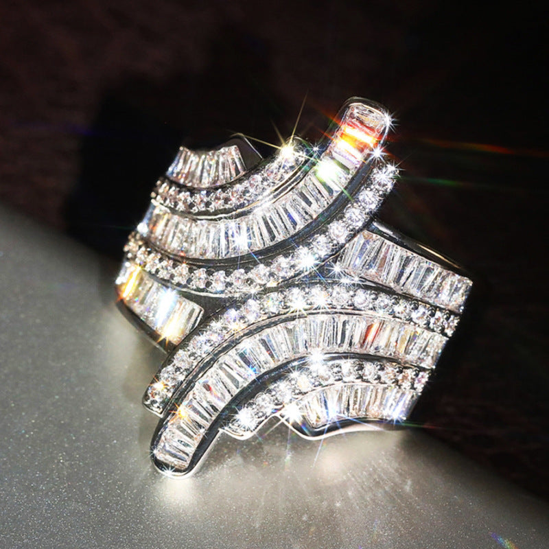 Hurmaava Sormus jokaiseen tilaisuuteen