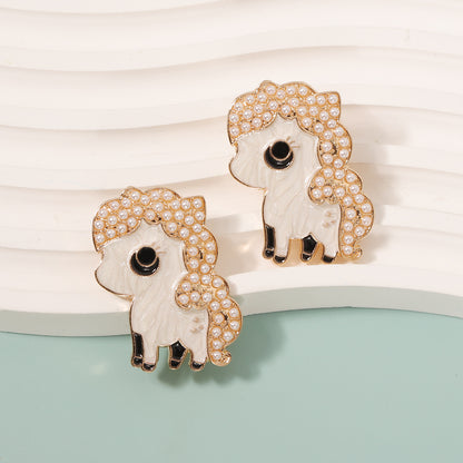 Klassinen Helmi Korvarengas ajattomalla viehätyksellä