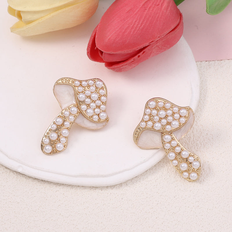 Kaunis Helmi Korvarengas ainutlaatuisella tyylillä