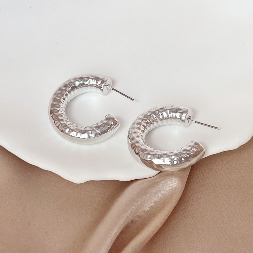 Klassinen Korvarengas ajattomalla viehätyksellä