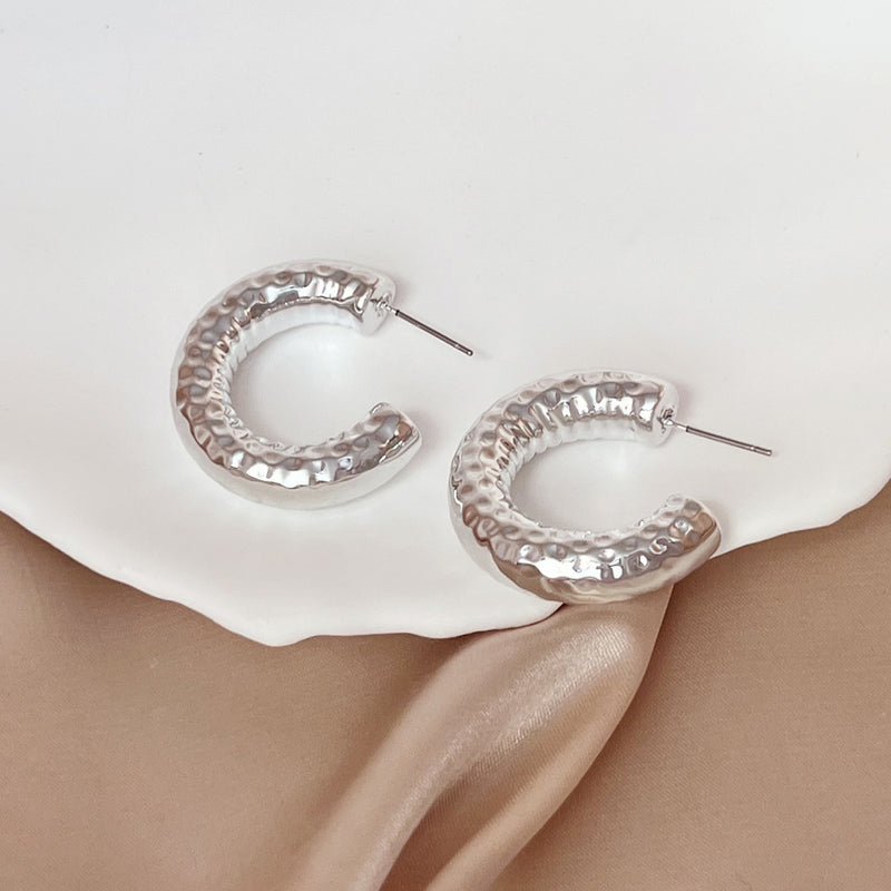 Klassinen Korvarengas ajattomalla viehätyksellä