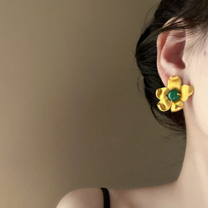 Kaunis Kulta Korvarengas ainutlaatuisella tyylillä