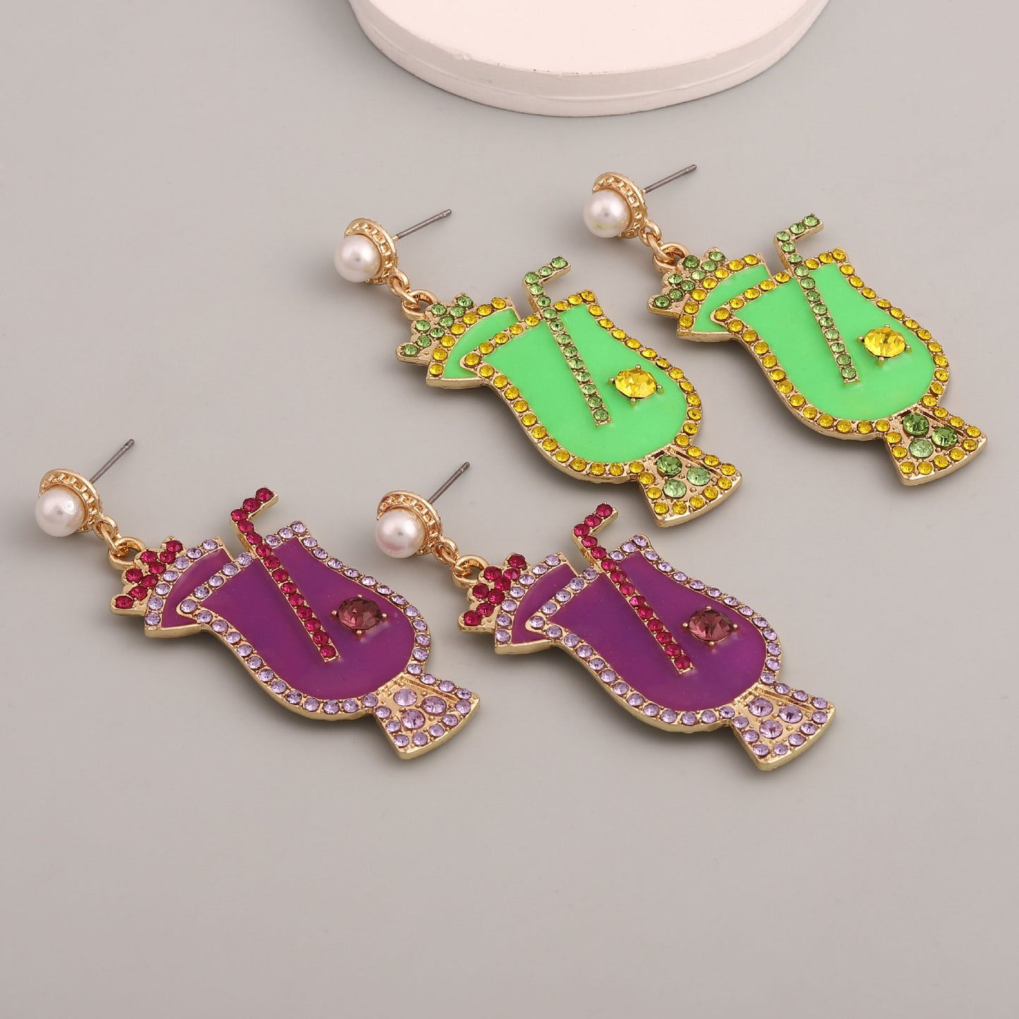 Kaunis Korvarengas ainutlaatuisella tyylillä