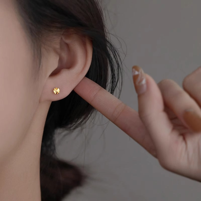 Kaunis Kulta Korvarengas ainutlaatuisella tyylillä