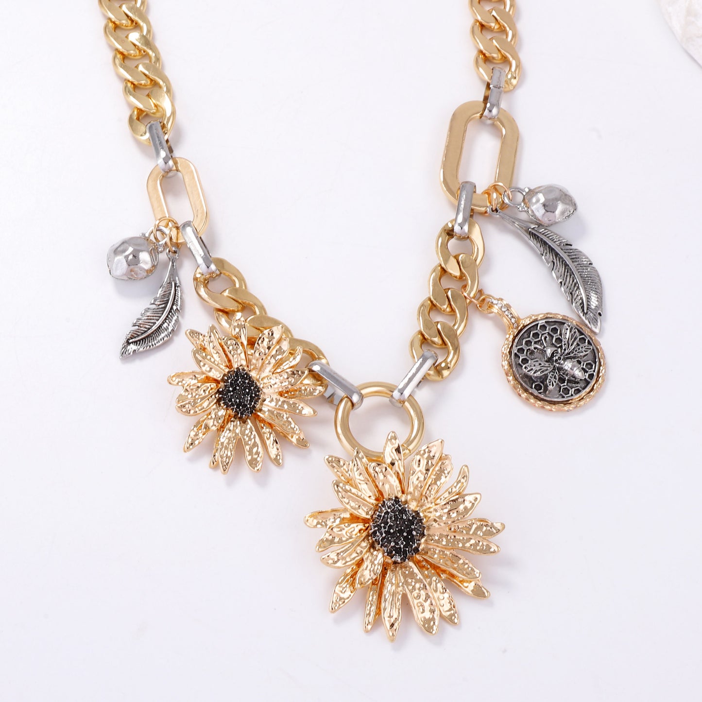 Elegantti Kaulakoru jokaiseen tilaisuuteen